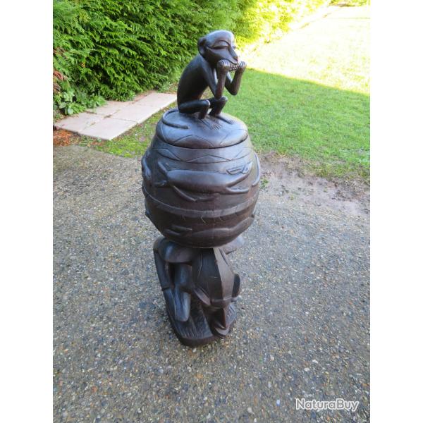 Grande sculpture formant coffre a offrandes provenance Gnoundiou Baoul� - C�te d'Ivoire (Vers 1950)