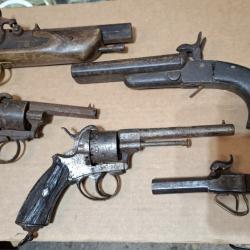 LOT D ANCIEN PISTOLET