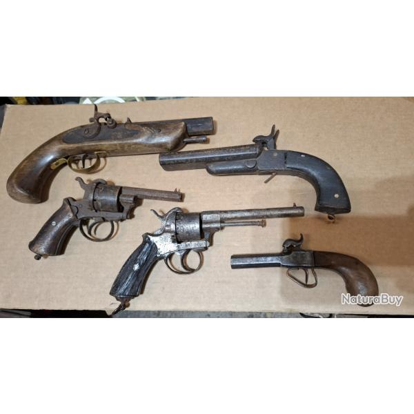 LOT D ANCIEN PISTOLET
