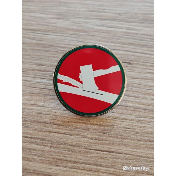 INSIGNE MTAL  DE LA 84 EME DIUS