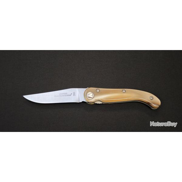 Claude Dozorme - Couteau Laguiole Baroudeur en Corne Claire, Lame X50CrMoV15