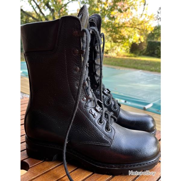 Chaussures rangers arme hollandaise T41 (265)