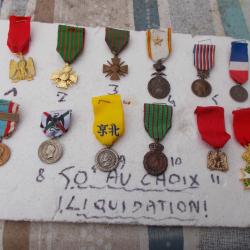 lot de médailles militaires et civiles ,neuves (certaines originales et d'autres repro) à l'unité!!
