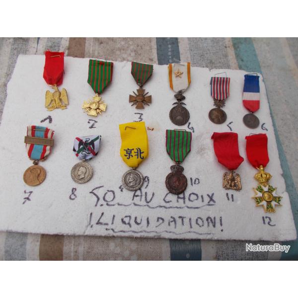 lot de mdailles militaires et civiles ,neuves (certaines originales et d'autres repro)  l'unit!!
