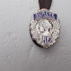 insigne sureté nationale sur cuir, numéroté ,état neuf