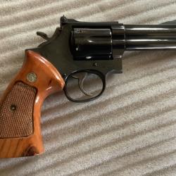 Smith et Wesson modele 586 4pouces comme neuf
