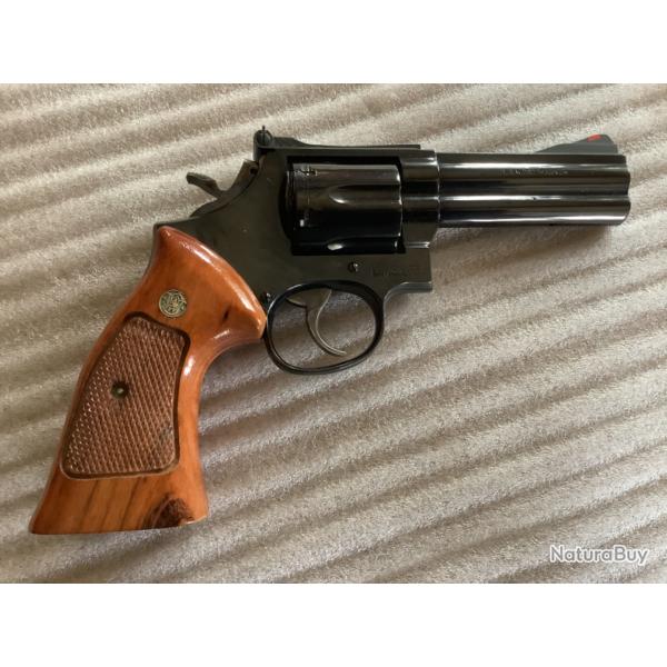 Smith et Wesson modele 586 4pouces comme neuf