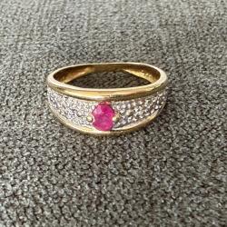 Bague en or jaune 18 carats -Rubis et diamants