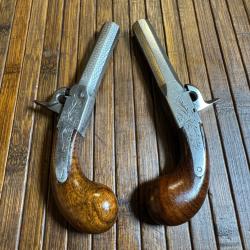 BELLE  PAIRE DE PISTOLETS DE GOUSSET ANGLAIS SIGNÉ BC  AVEC GRAVURES ET CANON DAMAS