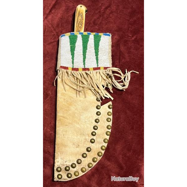 Magnifique �tui � couteau indien des plaines perl� et son couteau de traite