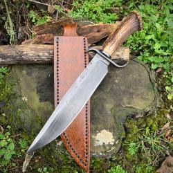 gigantesque couteau bowie d'artisan / bois de cerf / acier carbone D2 / campement bushcraft, bivouac