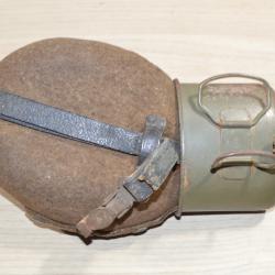 Gourde Militaire avec quart ancien Trinkbecher FER émaille (16)