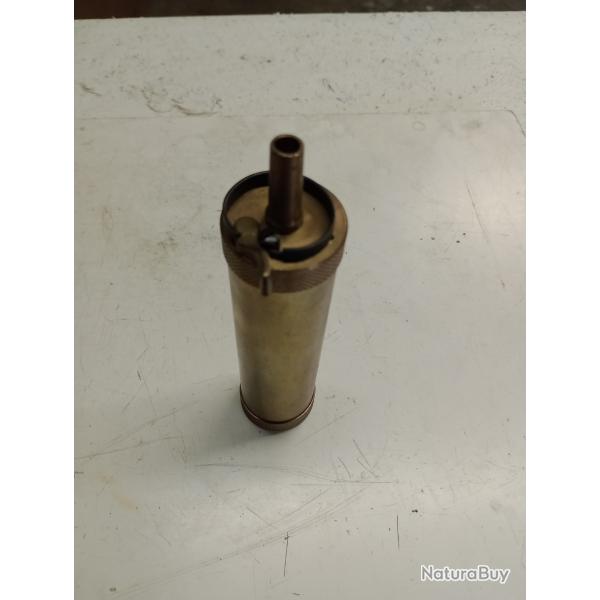 Poire poudre noire tubulaire en laiton avec bec doseur et verseur vide sans poudre.