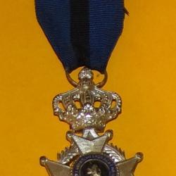 MEDAILLE : BELGIQUE ORDRE DE LEOPOLD II  ,BON ETAT VOIR PHOTOS . POUR TOUT RENSEIGNEMENT ME CONTACTE