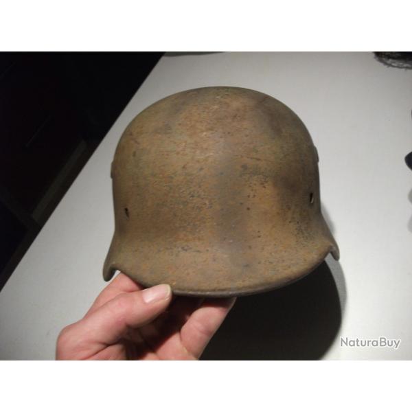 EQUIPEMENT MILITAIRE CASQUE ALLEMAND AVEC CAMOUFLAGE VALLEE DU RHONE