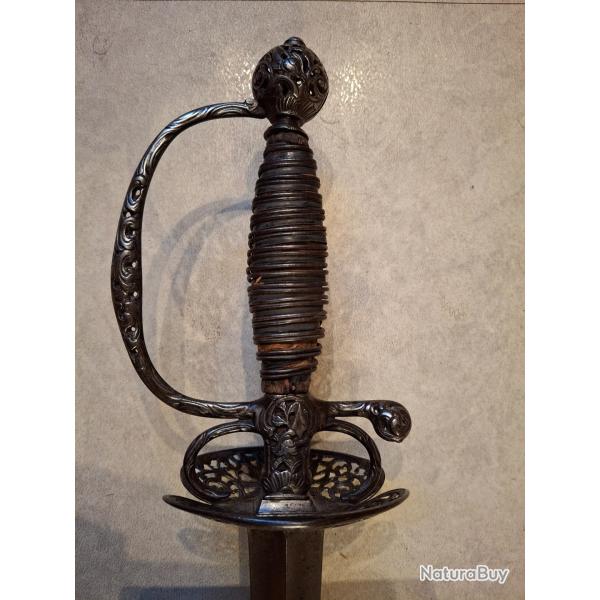 PE DE COUR 18me sicle EN FER AJOUR.