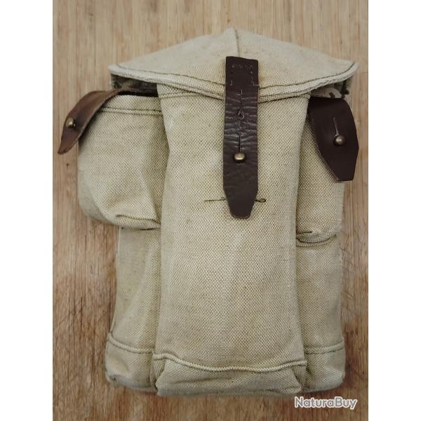 Porte-chargeurs AK-47 Sovi�tique en excellent �tat.