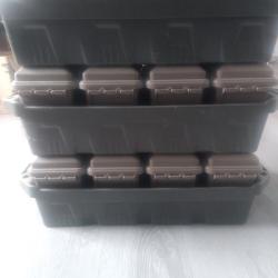 Pack de 4 caisses à munitions plastique.