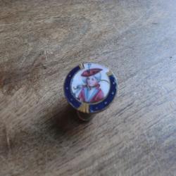 attache boutonni&egrave;re &eacute;mail