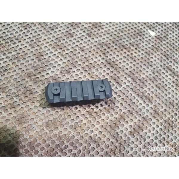 rail picatinnny DLG TACTICAL en polym�re 5 slots de 6 cm avec fixation M- LOK