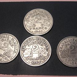 S&eacute;rie de 4 pieces de 2 francs (travail-famille patrie) 1943-1944-44B-44C