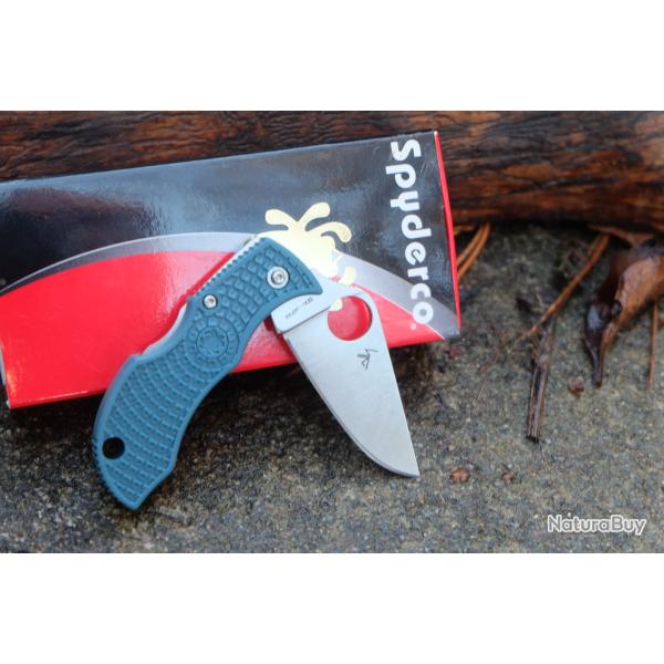 Couteau Spyderco Manbug K390 Manche FRN Blue Lame Acier K390 Lockback Clip Made Japan MFPK390