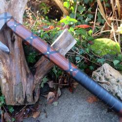 Hache De Viking Björn Côte-de-Fer Lame Acier Carbone 1055 Manche Bois Etui Cuir Fabric Artisanale