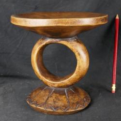 Siège en bois clair Bena Iranga, Tanzanie