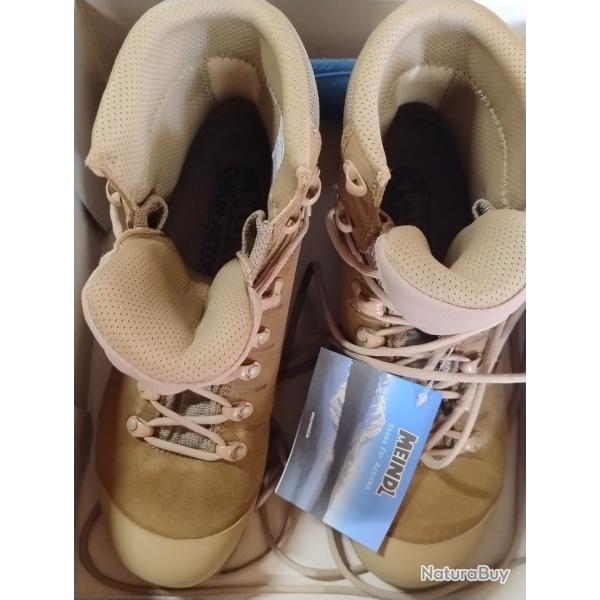 Chaussures de randonn�e MEINDL.