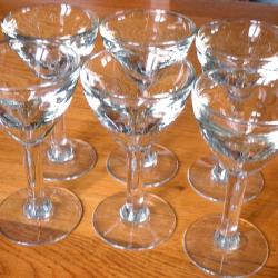 SPLENDIDES SERIE DE VERRES A PIEDS ANCIENS DE BISTROT 1930//1950 COMME NEUF STOCKE DANS UNE CAVE