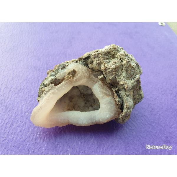 Rare Calc�doine form�e 8,6 cm