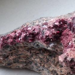 Ros&eacute;lite du Maroc beau sp&eacute;cimen de 258 grammes