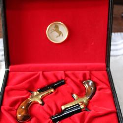 Pistolets COLT Derringer Fourth Model + coffret 2 pièces.