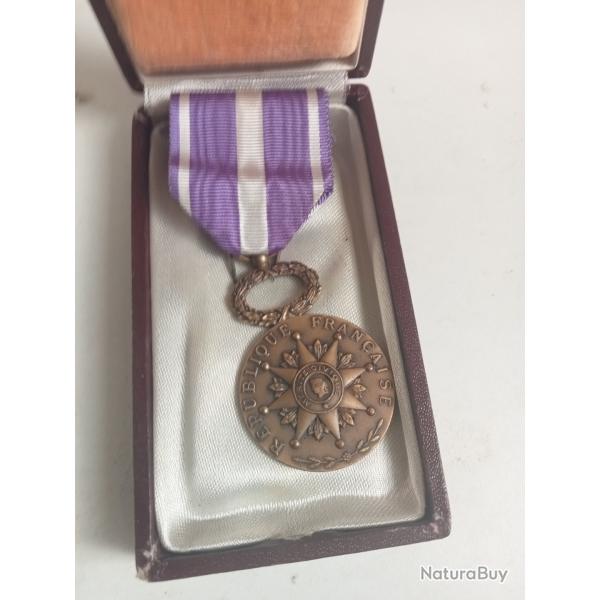 medaille d'entraide sociale en bronze