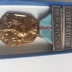 Medaille liberation de la fran&ccedil;e en bronze dor&eacute; 1939-1945