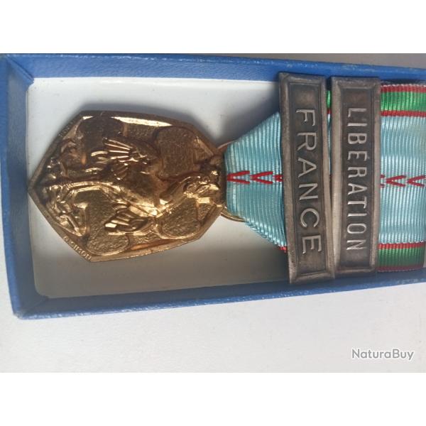 Medaille liberation de la fran�e en bronze dor� 1939-1945