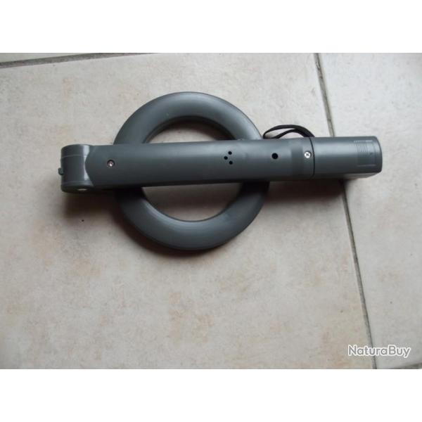BRADE - D�tecteur de m�taux pliable NEUF