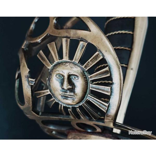 SABRE D'OFFICIER DU R�GIMENT DE CAVALERIE DE LA REINE MAISON DU ROI �POQUE LOUIS XVI France Ancienne