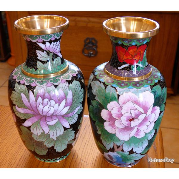 LOT DE 2 SUPERBES VASES CLOISONNEES MULTICOLORES -- SPLENDIDES COULEURS ET MAGNIFIQUES OBJETS D'ARTS