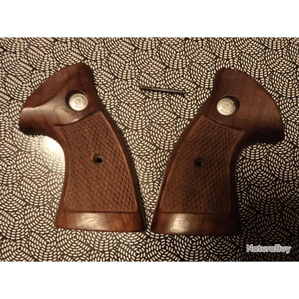 Poigne rvolver TAURUS mle 66