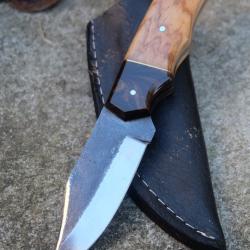 Couteau Skinner de Chasse Survie Lame Acier Carbone 1075 Manche Bois/Résine Etui Cuir Fabr Artisan