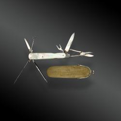 COUTEAU FERMANT SEPT PIÈCES PAR WR HUMPHEYS & Co SHEFFIELD Royaume-Uni, début XXème siècle