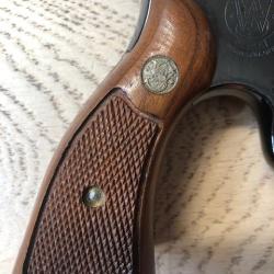 Pour S&W K / L square butt, plaquettes d'origine.