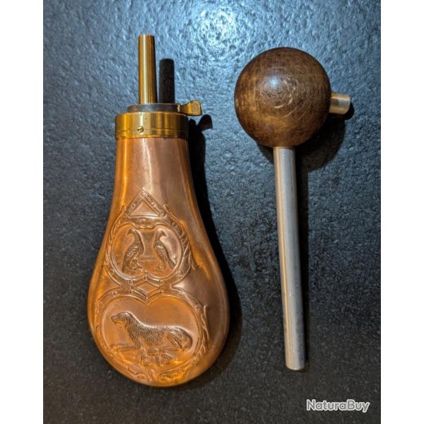 ACHEMINEUR OU POUSSOIR DE BALLES + POIRE A POUDRE NOIRE AVEC BEC VERSEUR