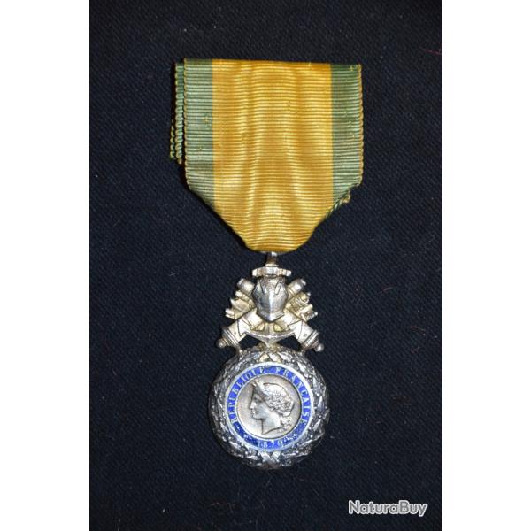 MEDAILLE MILITAIRE 1870-3 TYPE MONOBLOC DITE DES VERSAILLAIS-SIGNEE BARRE-ARGENT ET VERMEIL 1871