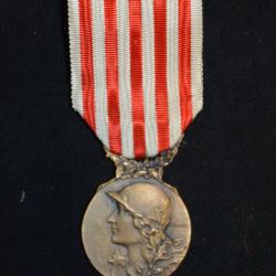 MEDAILLE COMMEMORATIVE GUERRE 1914-1918-RARE MODULE SIGNE CHARLES