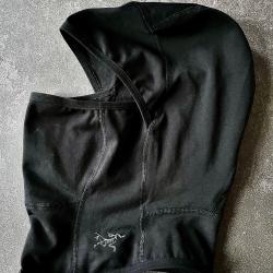 Cagoule arcteryx noir taille large comme neuf