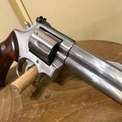 SMITH & WESSON 686-3 en canon de 4 pouces &agrave; un euro sans prix de r&eacute;serve