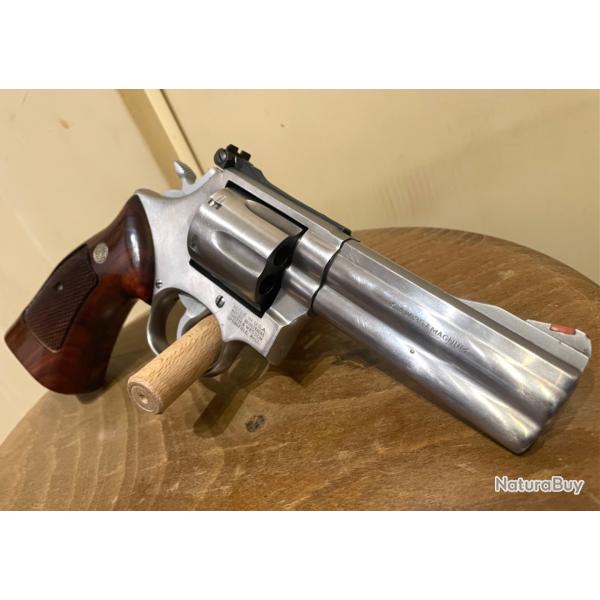 SMITH & WESSON 686-3 en canon de 4 pouces � un euro sans prix de r�serve