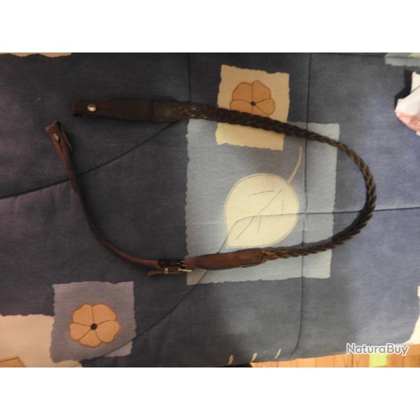 Bretelle de fusil ou carabine  en cuir tress. Longueur 1,10 mtres